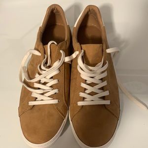 Women’s sneakers